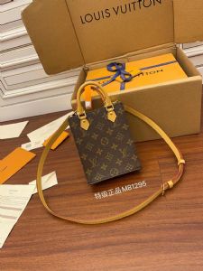 高档著偧品包包微信货源，超级逼真，以假乱真的专柜货