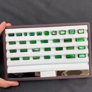 祖母绿吊坠蓝宝石电光绿碧玺 31P/195.21ct供应商