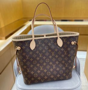 广州白云皮具城档口驴包L*V天花板克隆人工厂批发一手货源