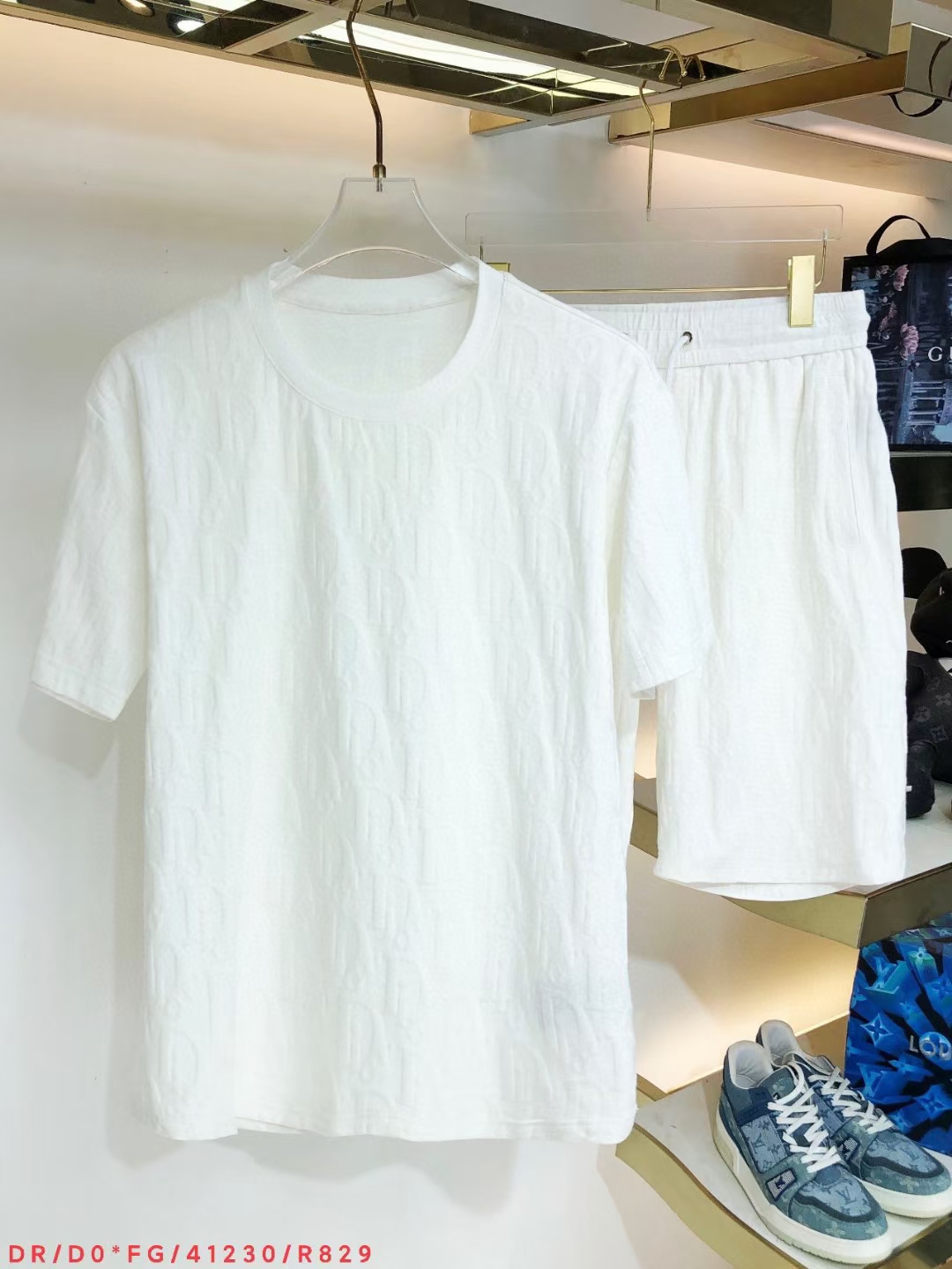 今天带大家了解下全网高端专柜厂价男装货源市场地址