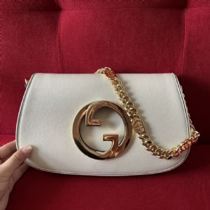 香港高档著偧包包高端货源,淘宝箱包皮具网站哪个好699268