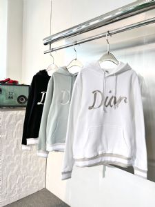 多年拿货精品厂家男装工厂服装质量超赞——《空么走西》