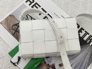 葆蝶家方块包德尔沃白云皮具城批发市场代购版本货源