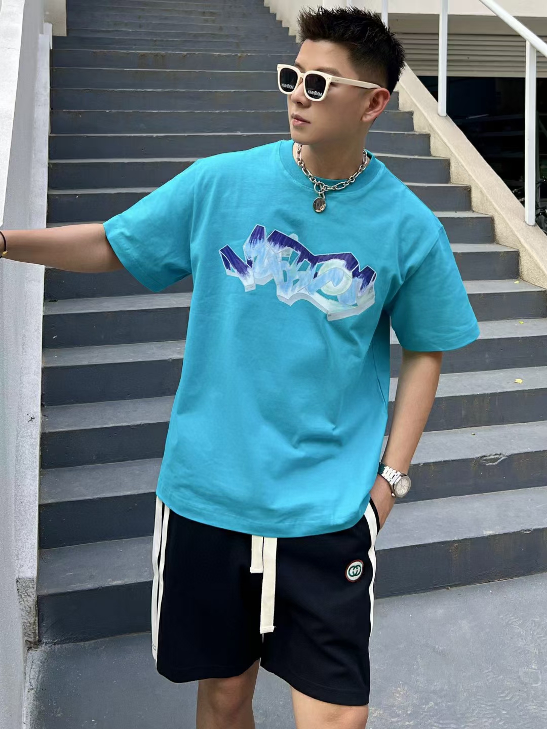 给大家推荐国际欧洲一线厂价名牌男装批发厂家微信