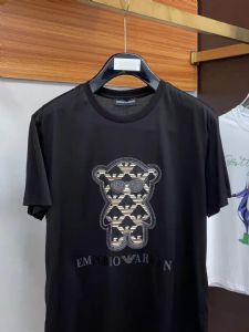 在这里给大家介绍下世界高端厂价名牌男装批发手法