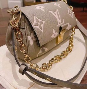 分享下高档女包货源广州专柜包包原厂皮媲美正品齐全顶尖大牌工艺一件