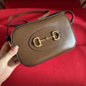 莆田包厂家货源直销店,全皮棕色马街扣可调节肩带拉链开合小号吐司包