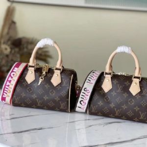 GG Supreme帆布邮差包，古 驰经典虎头包特别制作