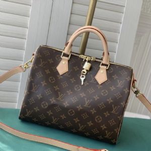 Speedy系列手袋多尺寸，满足消费者对不同容量的需求