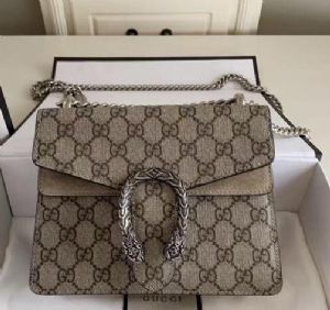 Lady手袋dior手提包，时髦而柔美经久不衰而不失现代时尚