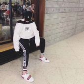 给大家分析下厂家高档男装批发，一件多少左右