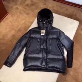 给大家普及一下广州高档名牌男装微信,厂价厂家服装大概多少钱