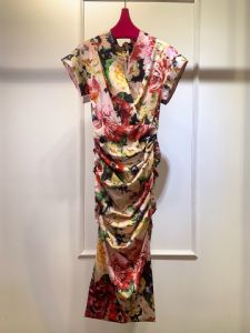 高档服装批发工厂，高档衣服批发一手货源