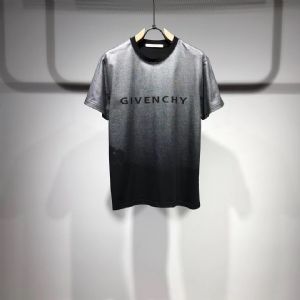 分享下国际名牌服装拿货在什么价格