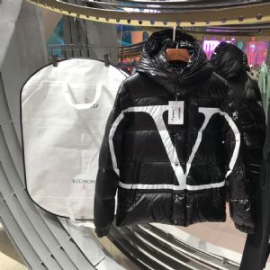 普及下广州高档大牌著偧品男装厂家批发